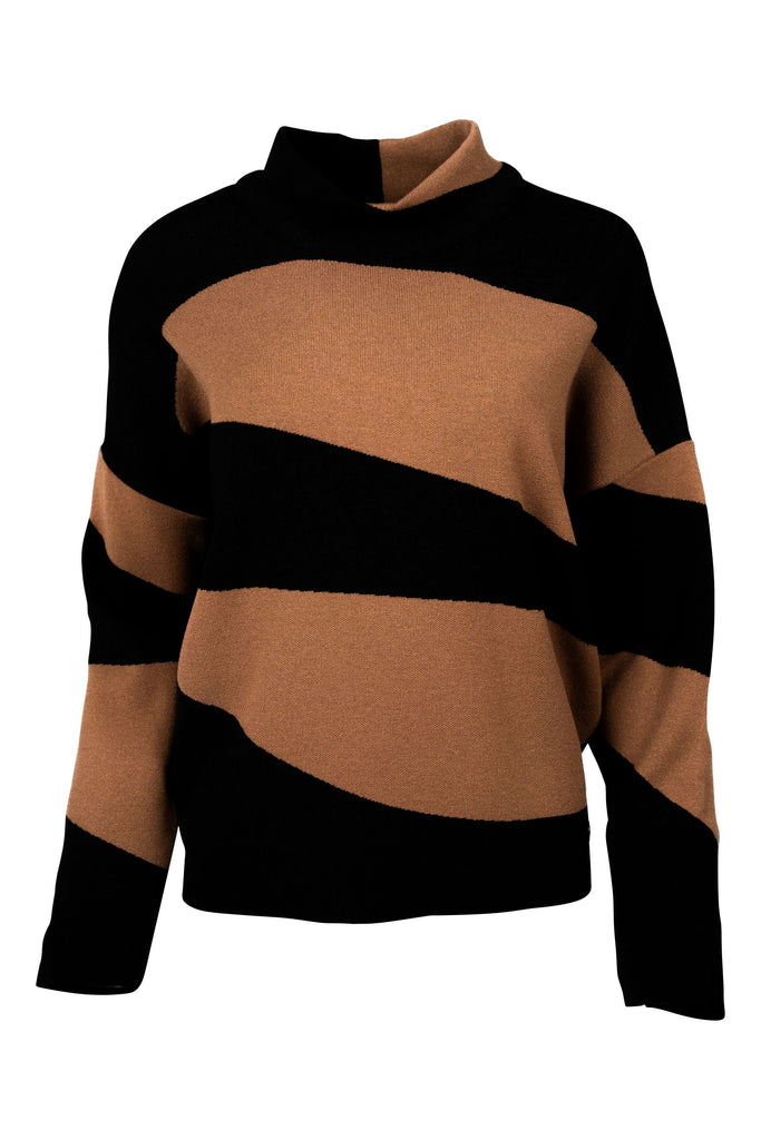 Weicher Feinstrickpullover mit lockerem Rollkragen in Camel- und Schwarztönen. Breite, geschwungene Streifen sorgen für einen modernen, femininen Look mit grafischem Akzent.